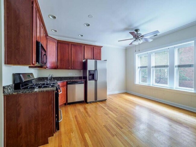 Building Photo - 1 bedroom in CHICAGO IL 60657 Unit W3 Rental