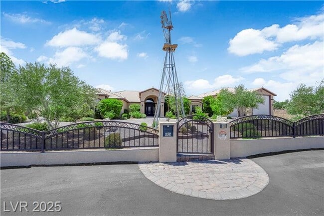 Photo - 1.2 Acres with Indoor & Outdoor RV Parking!!!!