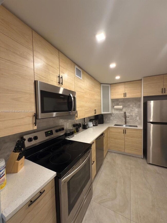 Photo - 3113 S Ocean Dr Unidad 303