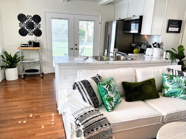 Photo - 2143 Winston Ave