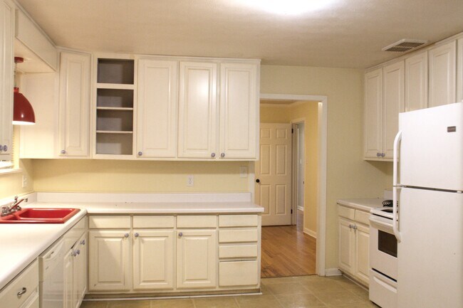 Photo - 514 Delaney Rd NW