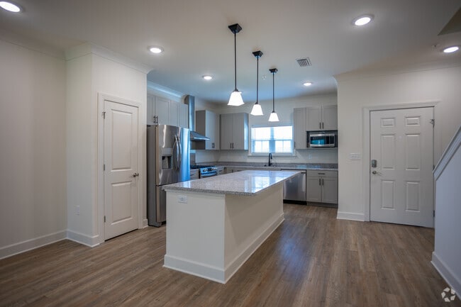 3BR,2.5BA 2062 SqFt