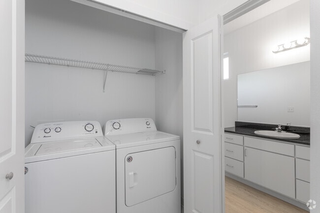 1BR, 1BA W/Den - 793SF