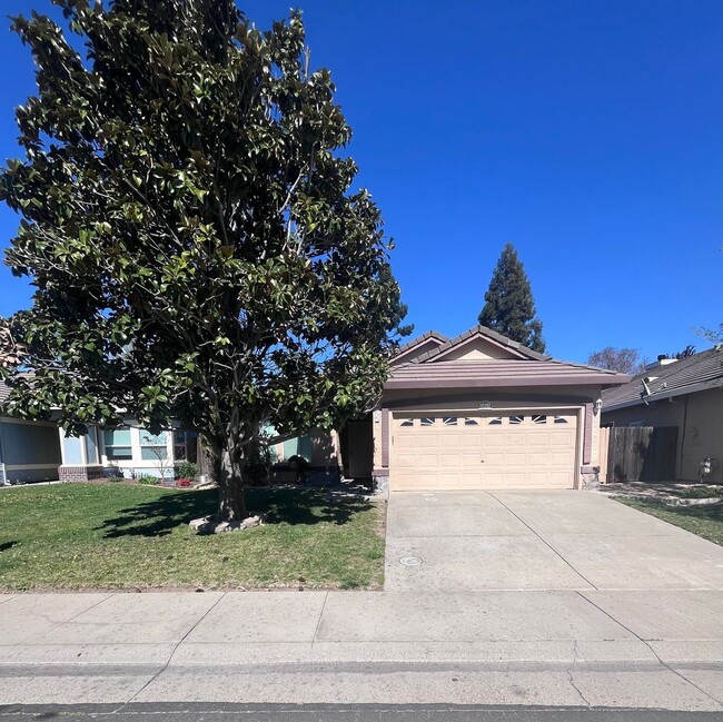 Building Photo - NICE 3 BEDROOM HOME IN ELK GROVE!!