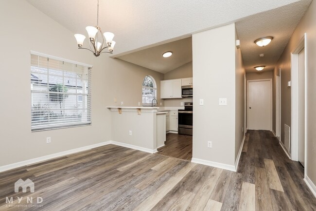 Photo - 1729 Chatham Cir