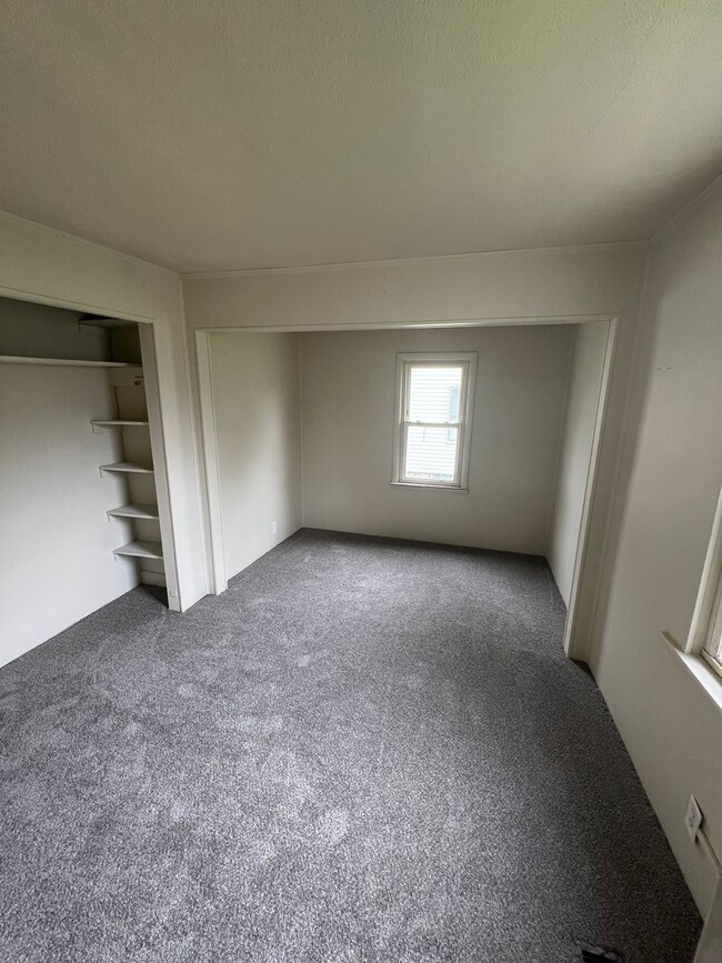 6-Bedroom Home with Tons of Space! - 6-Bedroom Home with Tons of Space!