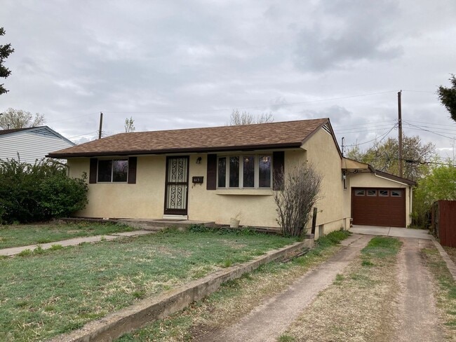 Building Photo - 613 Erie Rd