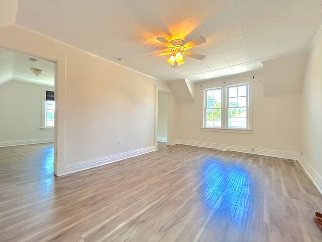 Building Photo - 113 Russell Ave Unit 3