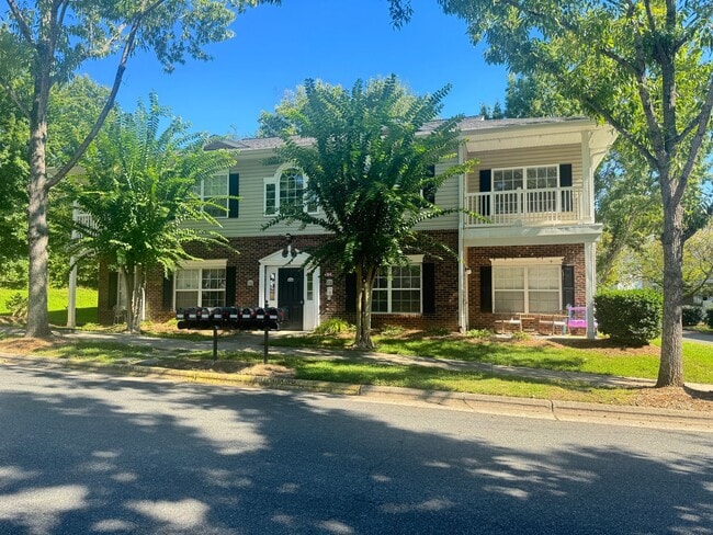 Building Photo - Beautiful 2 bed 2 bath Condo - In Great Lo...