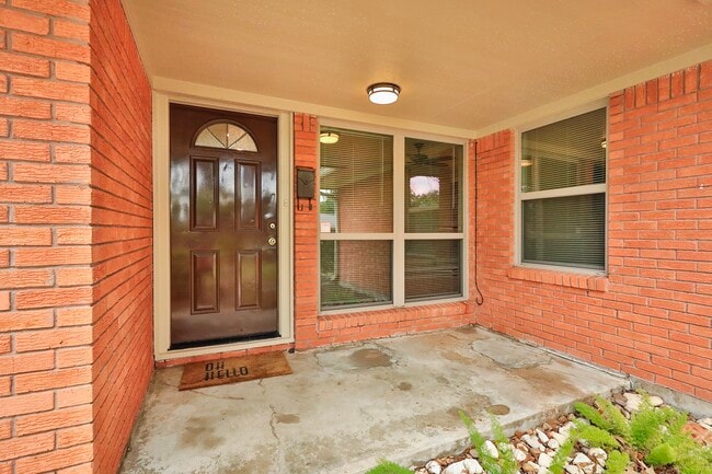 Photo - 1018 W 31st St