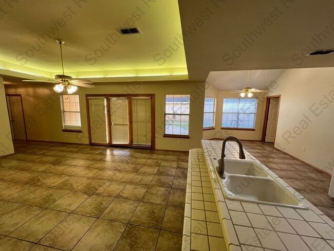 Photo - Beautiful 2 Bedroom 2 Bathroom Home- Colon...