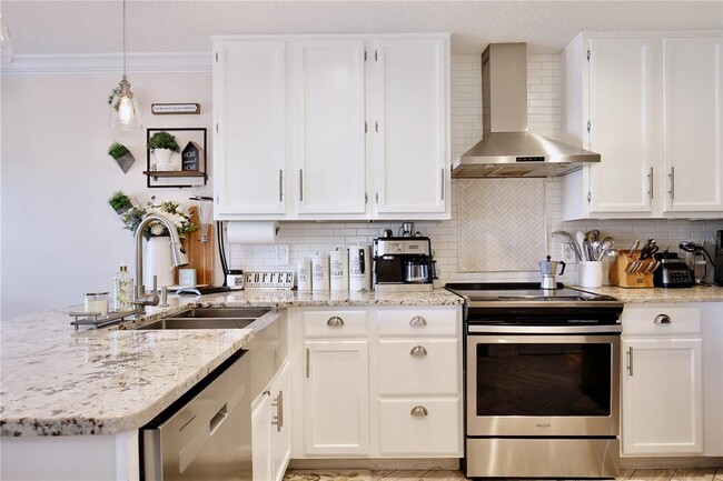 Photo - 2115 Heathwood Cir