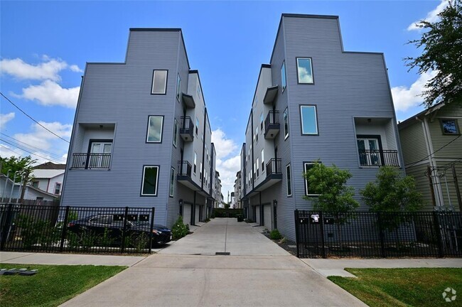 Building Photo - 1117 W 16th St Rental