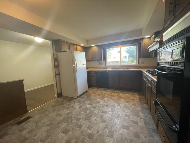 Photo - 207 E 19th St