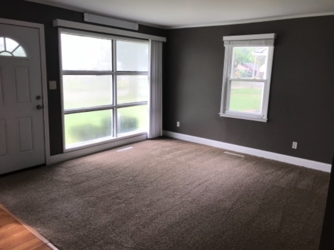 Photo - 10400 Albany St