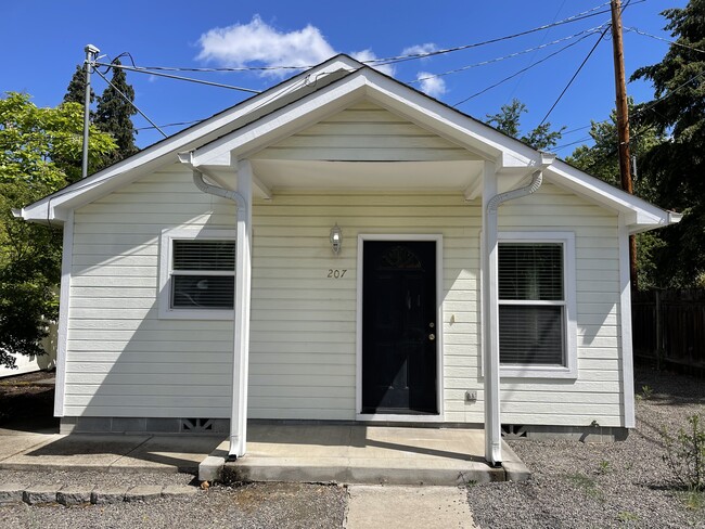 Building Photo - 207 Willamette Ave