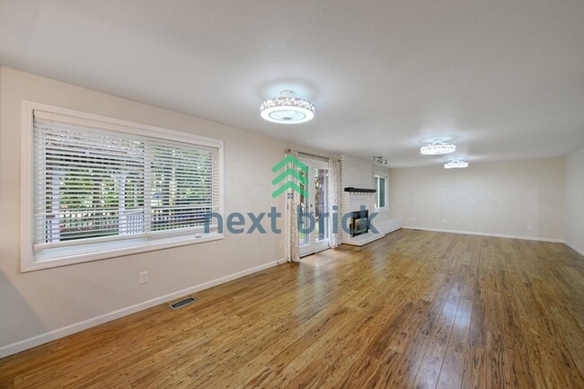 Photo - Spacious 5-Bedroom Haven with 3 Full Baths in Redmond – Your Dream Home Awaits!