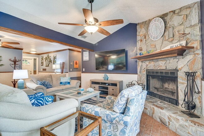 Building Photo - 2360 Willow Tree Trail Unit ID1385801P