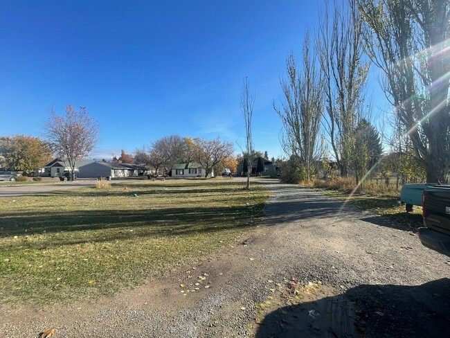 Photo - Pet Friendly UNFURNISHED LONG TERM Kalispe...