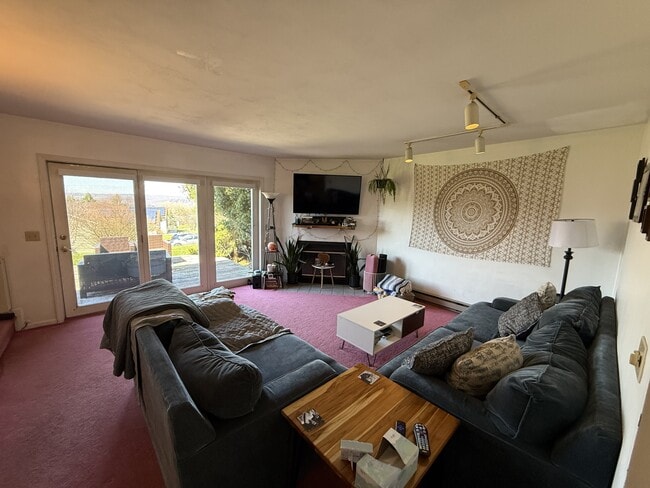 Photo - 160 Westview Ln