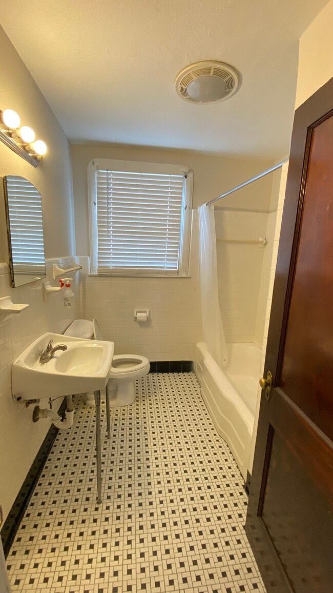 Bathroom - 1513 Hancock St