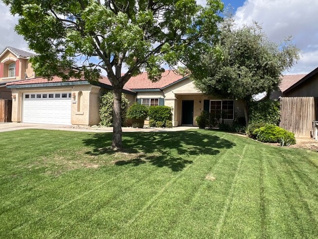 Building Photo - Northwest Bakersfield