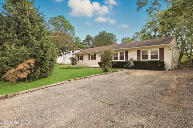 Photo - 468 Brookforest Dr