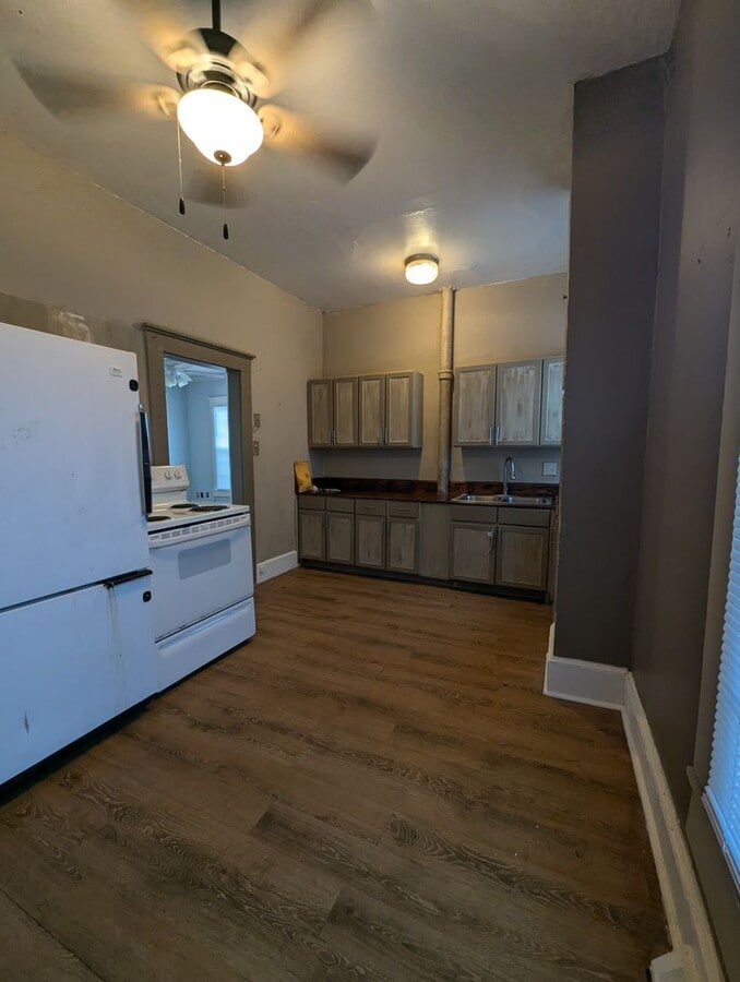 Coming Soon 4 Bed, 1 Bath — Available December 15th! - Coming Soon 4 Bed, 1 Bath — Available December 15th!