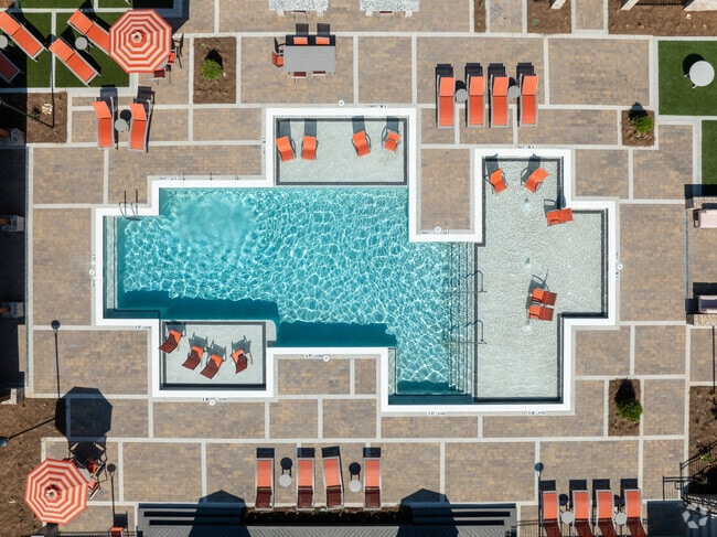 Pool - The Heights at Ridgewalk Apartments