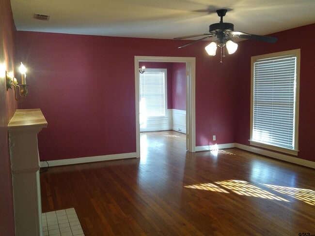 Photo - 409 Sunny Ln