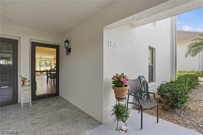 Building Photo - 5905 Trailwinds Dr Unit 816