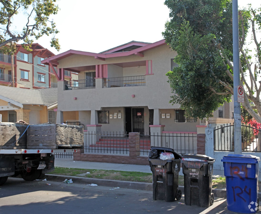 Photo - 120 W 51st St