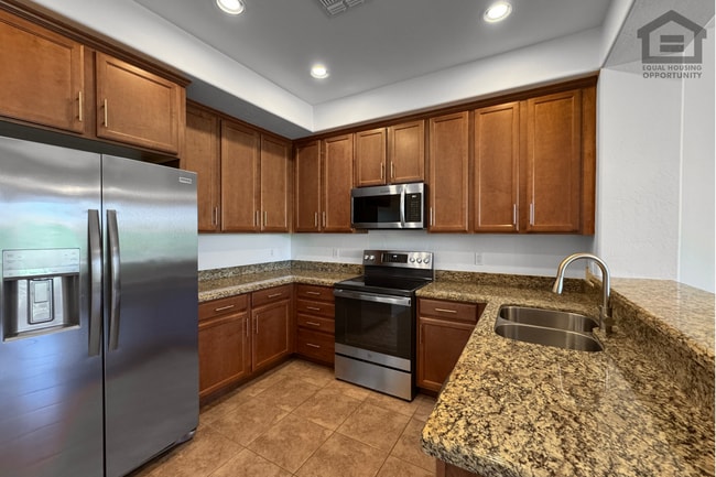 Building Photo - 10260 E White Feather Ln Unit 2015