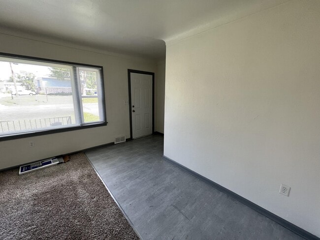 Photo - 1407 32nd St NE