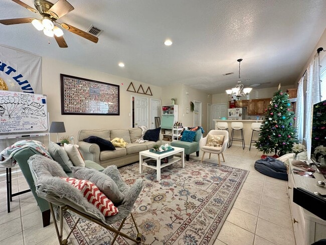 Photo - 2010 Marie Dr Unidad B