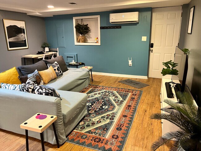 Photo - 633 14th St NE Unit 2 - LOWER