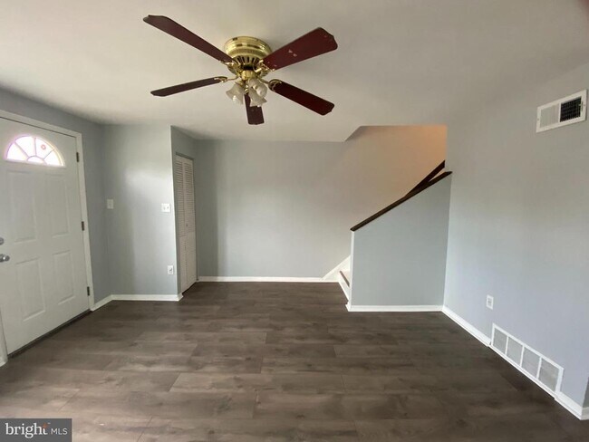 Photo - 2004 Kelmore Rd