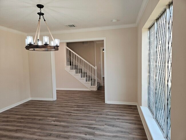 Photo - 16627 Aldenham Pl
