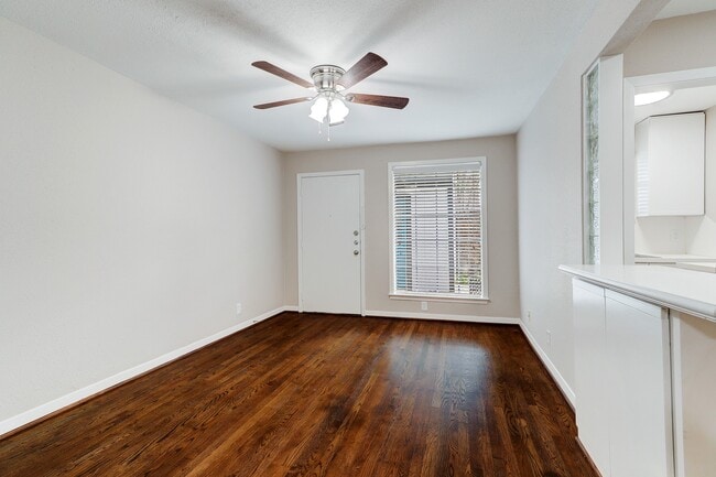 Photo - 2023 Huldy St