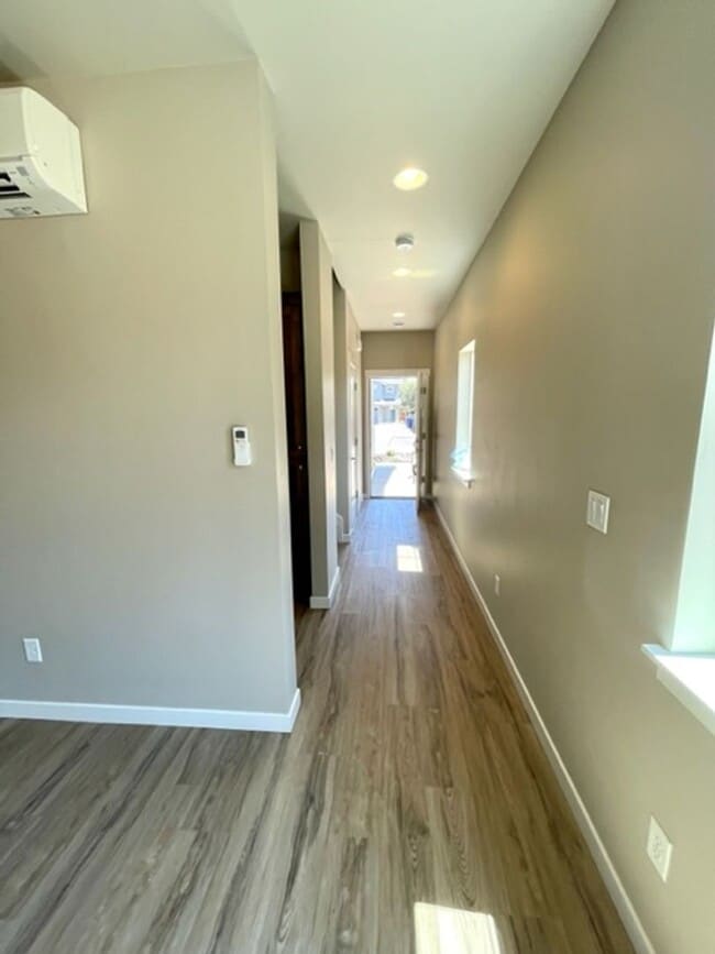 Photo - Jennifer Triplex - 61525-JENN-00 Unidad #3