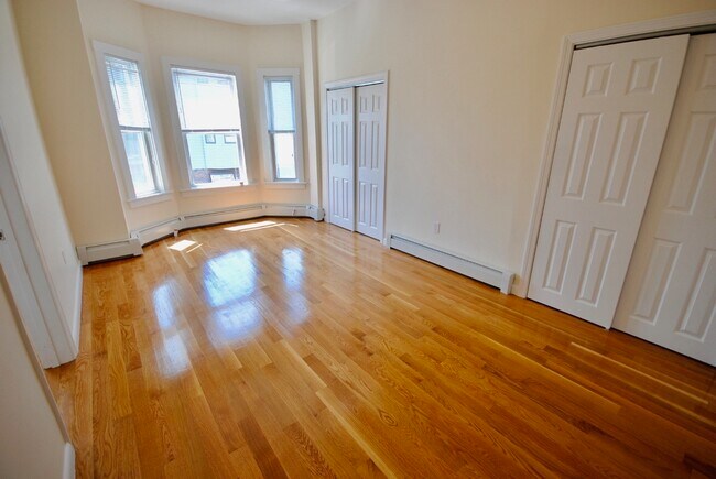 Building Photo - 154 Bennington St Unit 2 Rental