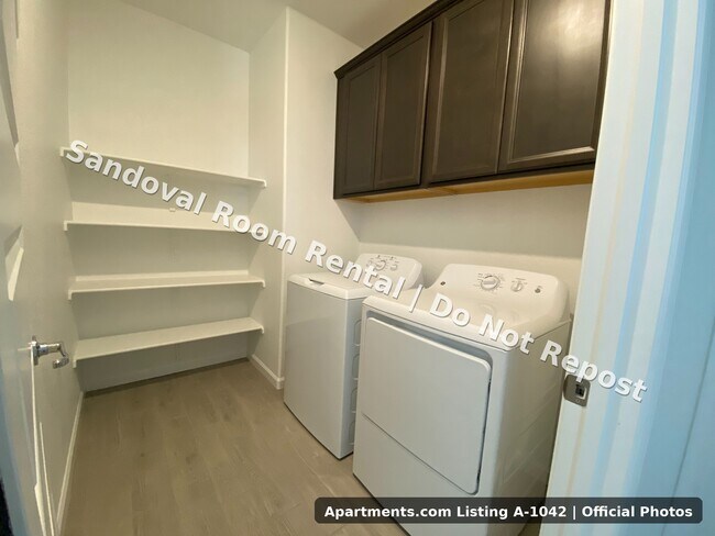 Shared Laundry Room - 1683 Sandoval Dr