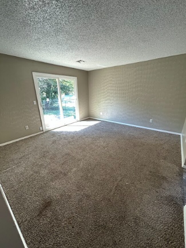 Photo - Charming 5 Bedroom Rent to Own Home!!
