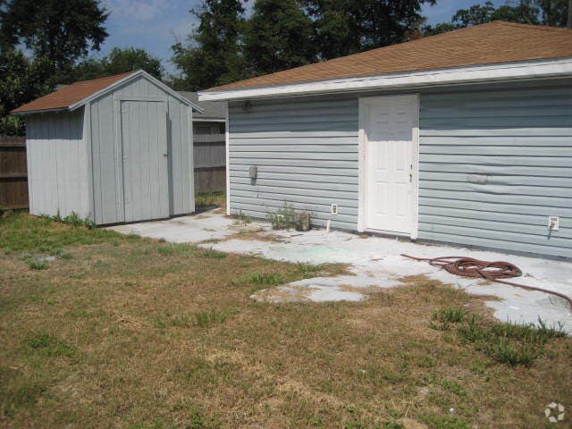 Building Photo - 4606 Wood Ave Rental