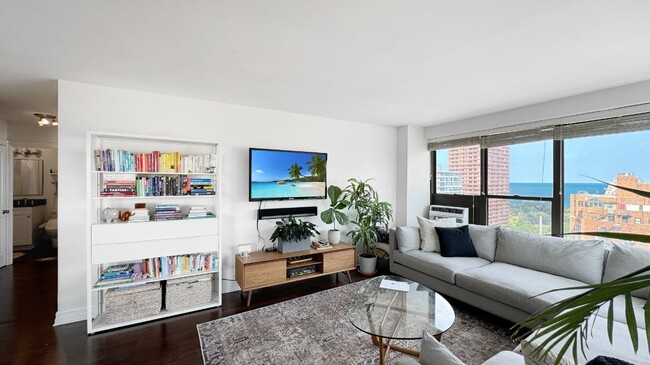 Photo - 2930 N Sheridan Rd Condo Unit 2012