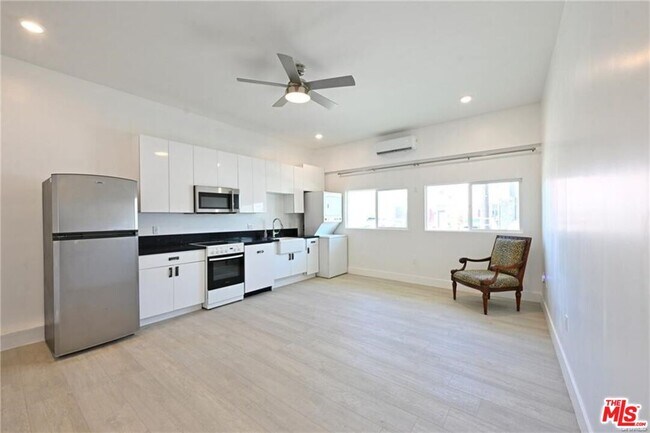 Photo - 7929 Blackburn Ave Unidad 7