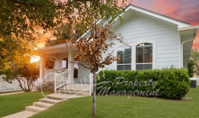 Building Photo - 3 BED 2 BATH NEW MANAGEMENT!!!!