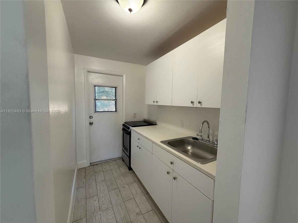 Photo - 1035 SW 4th St Apartment Unit 3
