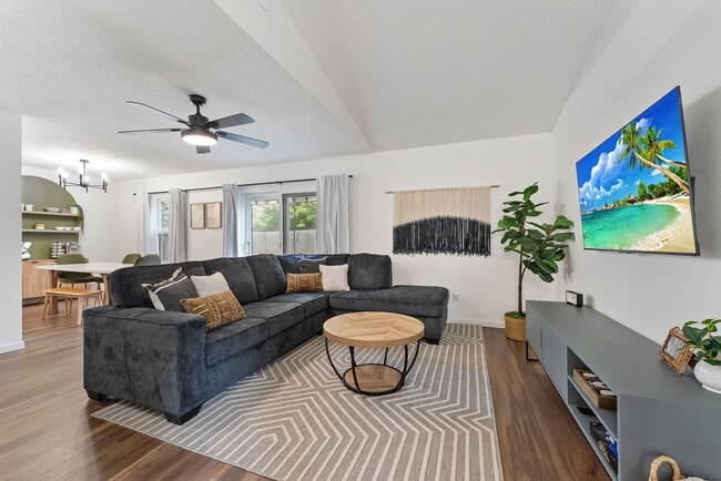 Photo - 2241 10th St