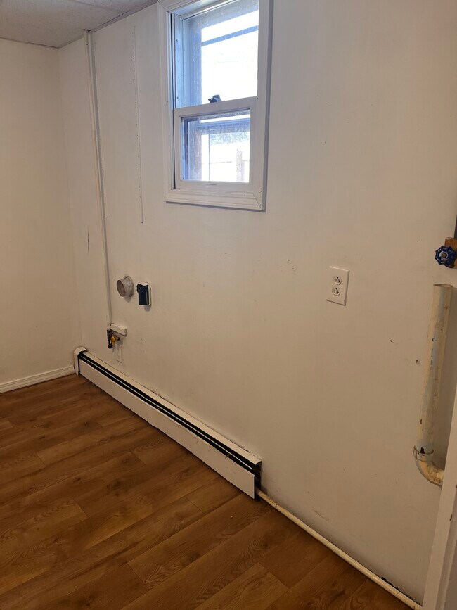 Washer and dryer Hook up - 1209 Rosewood Dr NE Unidad 1209